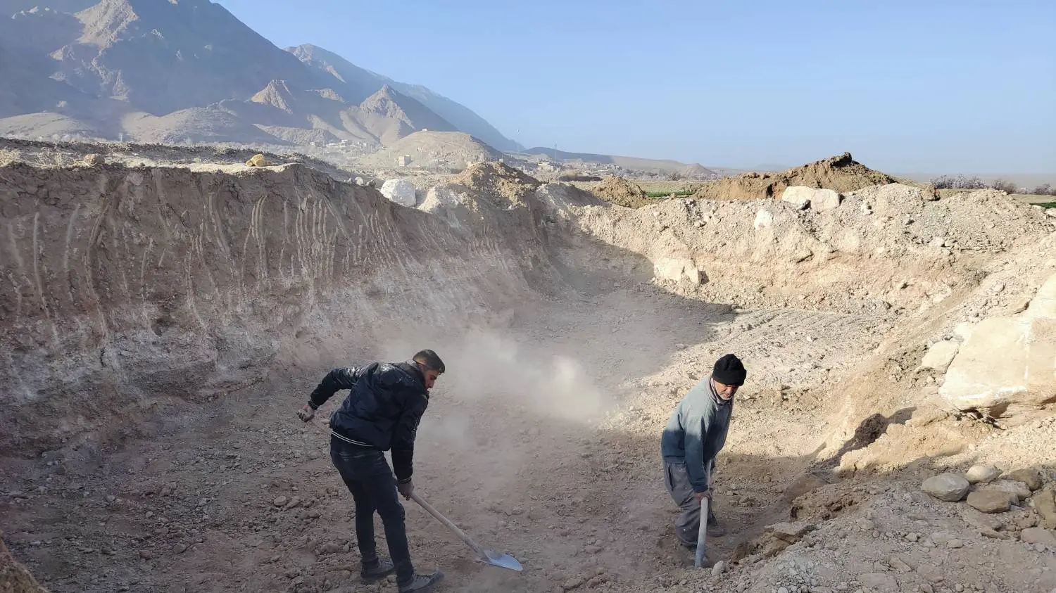 خاکبرداری محل مرکز احیای زیستگاه قلعهبالا