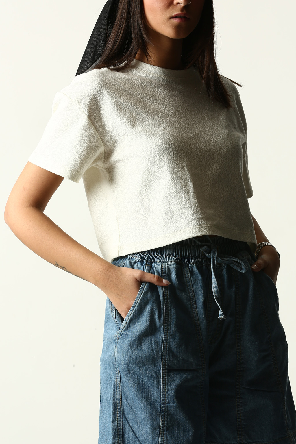 تیشرت کراپ باکسی یقه گرد زنانه