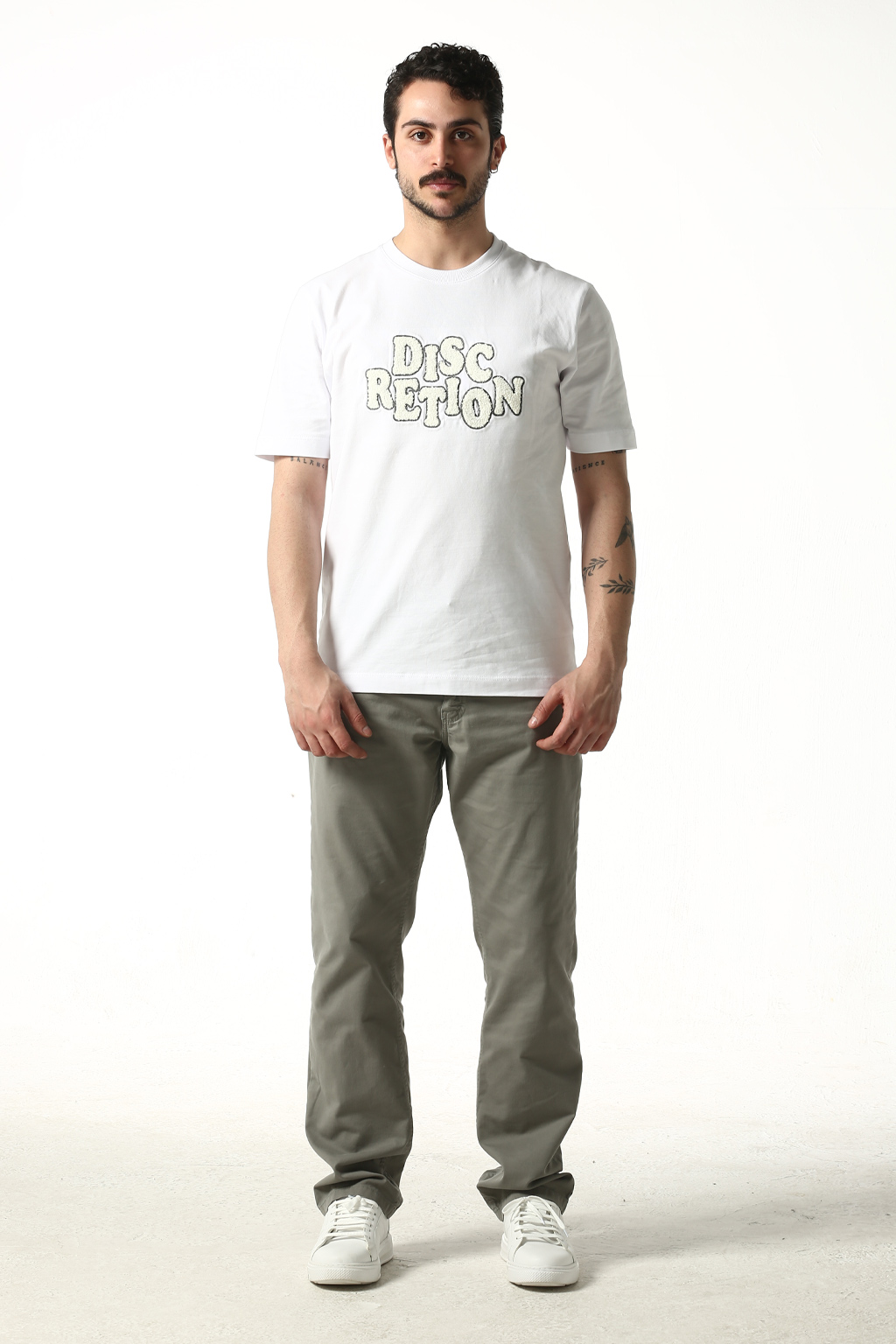 تیشرت آستین کوتاه گلدوزی مردانه