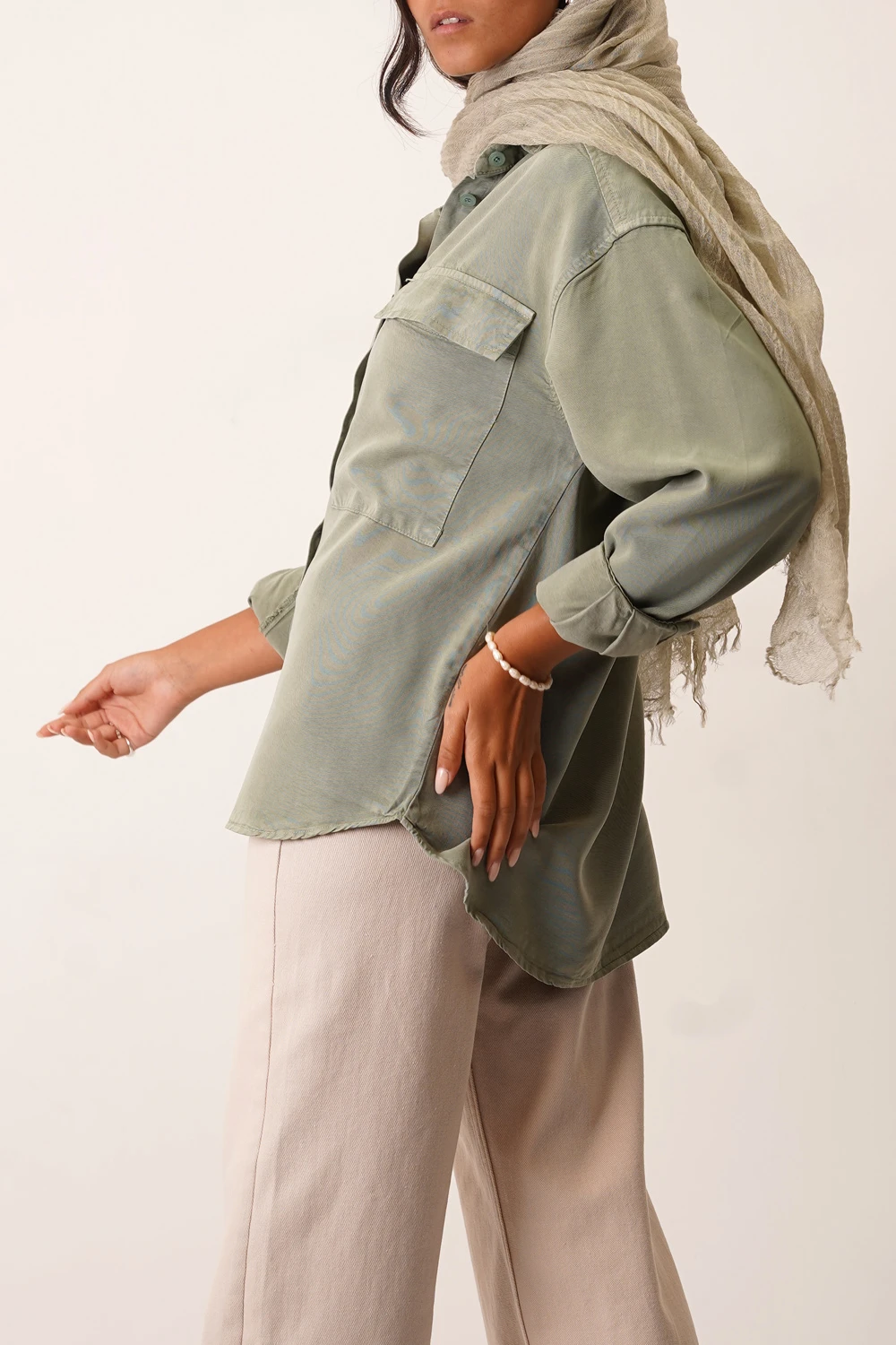 1127237043-3.jpg