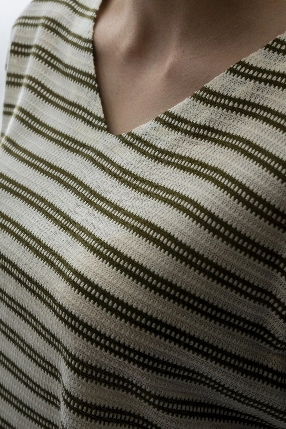 1102242743-2.jpg