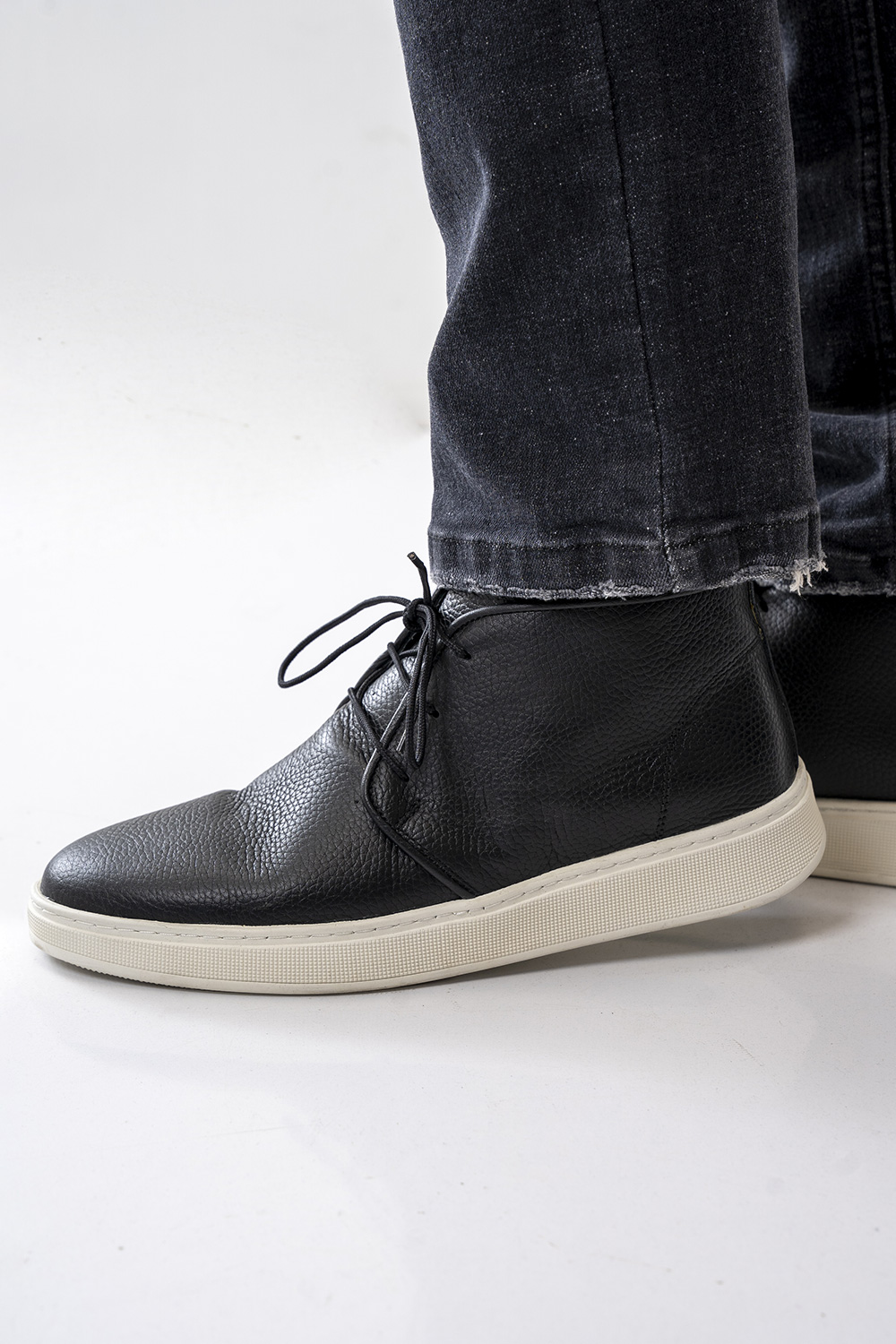 نیم بوت چرم طبیعی زیره سفید مردانه